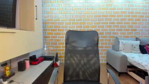 Anna   online show from May 16, 10:36 am