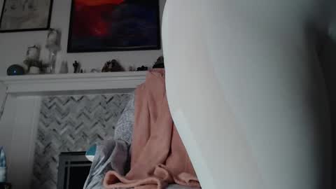 Aurora Willows online show from February 3, 6:40 am