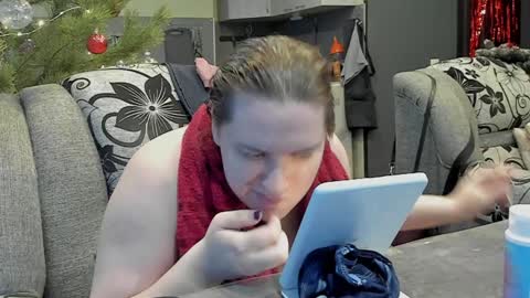 1LINDSEY1 online show from December 21, 11:44 am