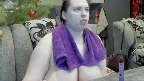 1LINDSEY1 online show from December 24, 8:11 am
