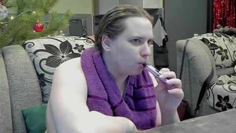 1LINDSEY1 online show from December 22, 6:17 am