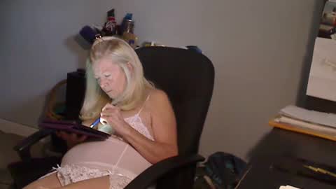 Snapshot of 1xtrahornyone chatting on December 15, 6:26 pm Susan online show from December 15, 6:26 pm