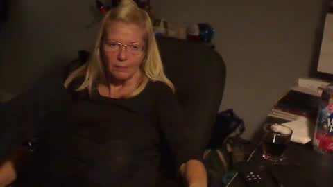 Snapshot of 1xtrahornyone chatting on December 28, 2:54 am Susan online show from December 28, 2:54 am