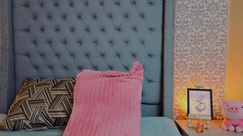  Abby  online show from February 5, 9:51 pm