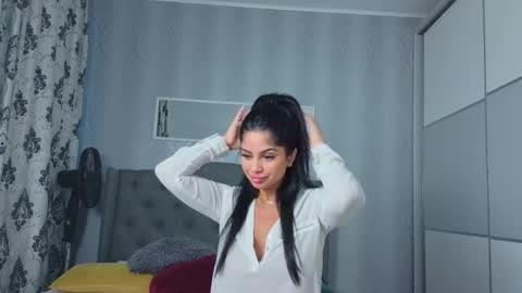 Adelle online show from May 18, 4:18 am