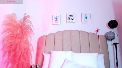 _aithanaa_ online show from November 14, 7:36 pm