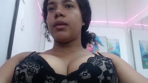 _alegriamartinez_ online show from December 4, 11:12 am