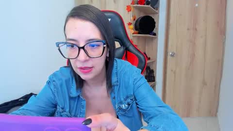 AMANDA online show from November 19, 6:52 pm