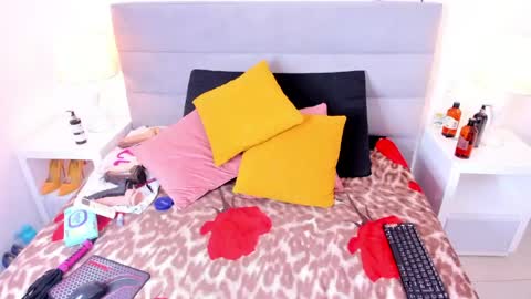 Analy  online show from May 10, 1:07 am