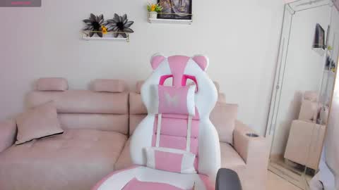    online show from May 25, 12:37 pm