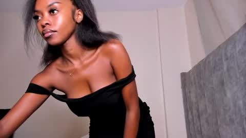 Ariah independent model online show from May 15, 5:33 am