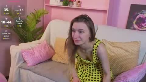 _ash_leyy_ online show from May 18, 1:37 am