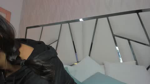 Aura online show from March 5, 3:02 am