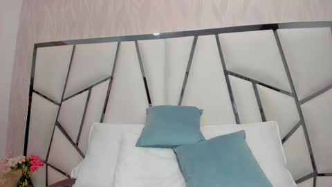 Aura online show from March 8, 3:10 am