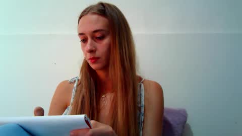 _aurora_sweet online show from September 14, 1:20 pm