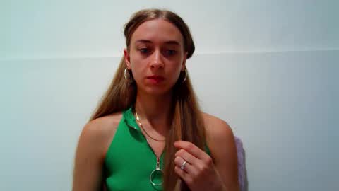_aurora_sweet online show from September 10, 10:15 am
