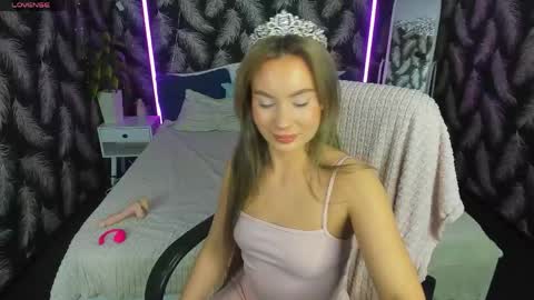 Bella online show from May 12, 8:37 pm