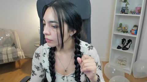 Bella Evans online show from May 17, 4:44 am