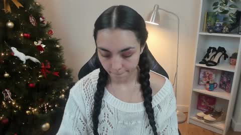 Bella Evans online show from December 12, 6:47 am