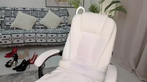 Beylly online show from May 13, 4:24 pm