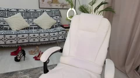 Beylly online show from April 29, 5:30 pm