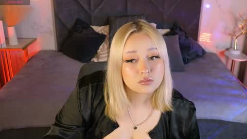 _blondessa__ online show from April 5, 1:54 pm