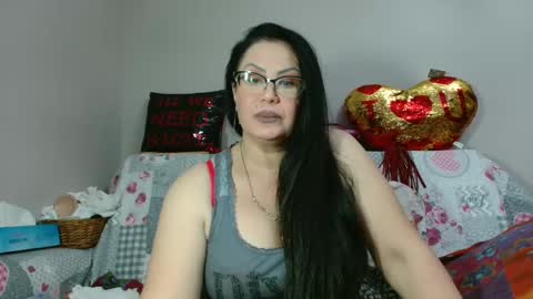 Snapshot of _blue__butterfly_ chatting on December 5, 1:14 am KHALEESI online show from December 5, 1:14 am