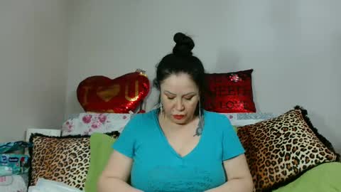 Snapshot of _blue__butterfly_ chatting on March 1, 8:10 pm KHALEESI online show from March 1, 8:10 pm
