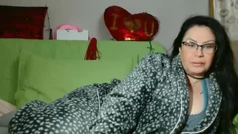 Snapshot of _blue__butterfly_ chatting on January 26, 1:09 am KHALEESI online show from January 26, 1:09 am