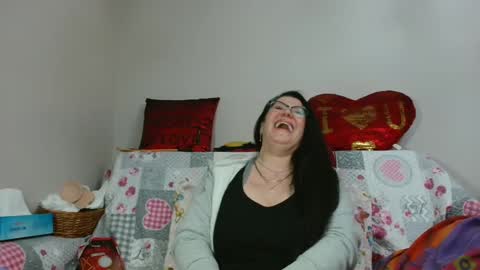 Snapshot of _blue__butterfly_ chatting on December 17, 5:07 am KHALEESI online show from December 17, 5:07 am