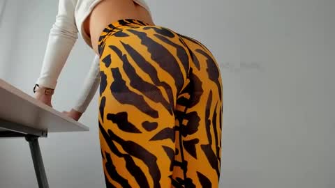 _cindy_rella_ online show from December 16, 11:22 am