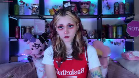 Kate online show from May 22, 8:29 pm