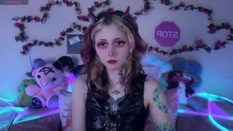 Kate online show from May 15, 5:26 pm