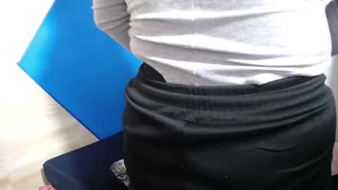 Eimy online show from February 15, 11:50 am