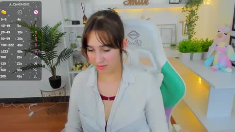 Snapshot of _eliizabeth__ chatting on December 4, 9:24 pm Lizzy online show from December 4, 9:24 pm