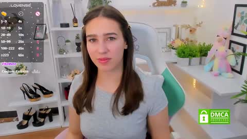 Snapshot of _eliizabeth__ chatting on December 7, 9:44 pm Lizzy online show from December 7, 9:44 pm