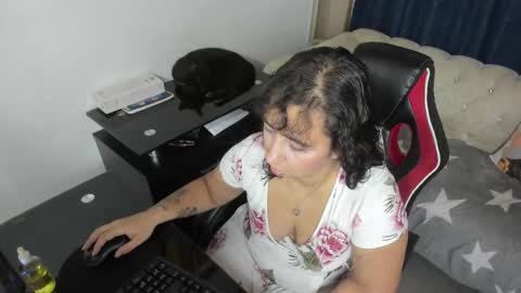 Snapshot of _emma_loyd_ chatting on October 14, 11:29 pm Emma online show from October 14, 11:29 pm