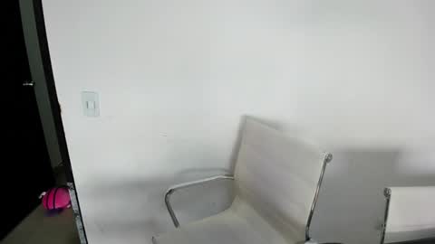 Snapshot of _emma_loyd_ chatting on December 5, 6:33 pm Emma online show from December 5, 6:33 pm