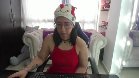 Snapshot of _emma_loyd_ chatting on December 28, 4:30 pm Emma online show from December 28, 4:30 pm