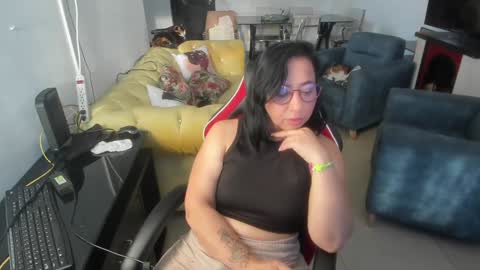 Snapshot of _emma_loyd_ chatting on January 21, 10:08 pm Emma online show from January 21, 10:08 pm