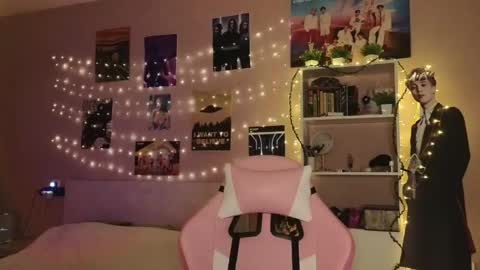EveEva online show from May 24, 3:38 am