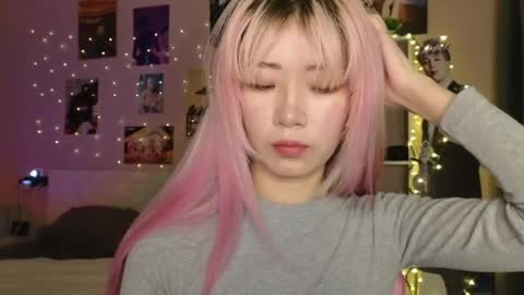 EveEva online show from March 25, 1:00 am