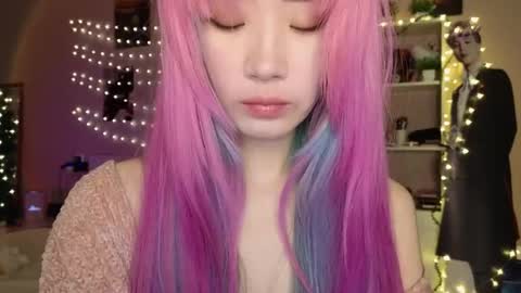 EveEva online show from March 4, 1:01 am