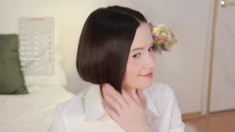 Snapshot of _female_essence_ chatting on December 21, 11:24 pm Essie online show from December 21, 11:24 pm