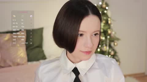 Snapshot of _female_essence_ chatting on December 29, 2:38 am Essie online show from December 29, 2:38 am