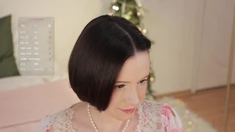 Snapshot of _female_essence_ chatting on December 31, 1:04 am Essie online show from December 31, 1:04 am