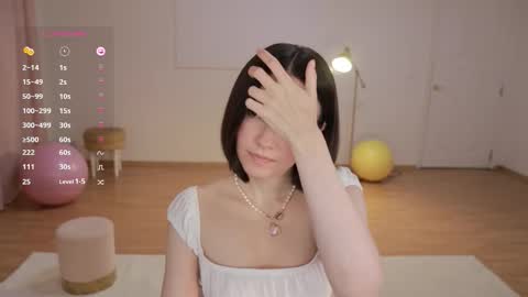 Snapshot of _female_essence_ chatting on September 21, 5:33 pm Essie online show from September 21, 5:33 pm