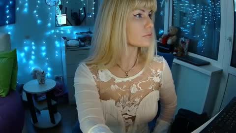 _glamorous_ online show from January 13, 7:10 pm