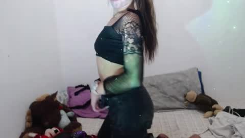 _gold_strawberry_ online show from July 24, 11:23 pm