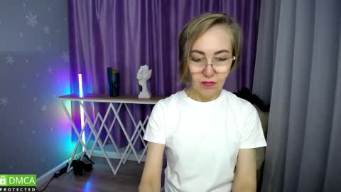 _greybunny_ online show from October 17, 7:22 am